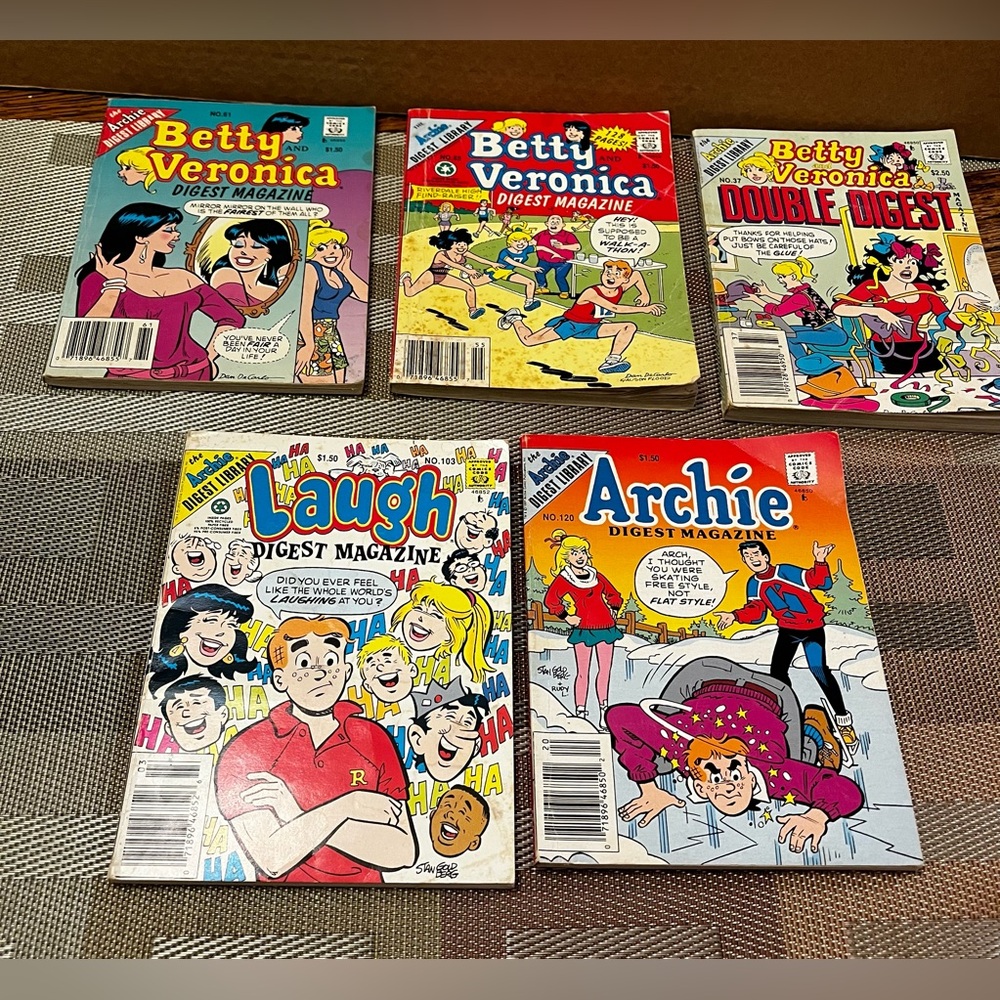 Lot of 2 ARCHIE and 3 BETTY & VERONICA Comic Digest
Magazines - 1992-93